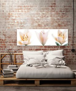 obraz do sypialni z kremowymi kwiatami